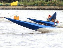 Balap Perahu Ketinting Semarakkan Festival Adat Erau Pelas Benua 2023