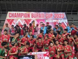 Para Juara Turnamen Sepak Bola Bupati Cup 2023 di Kukar