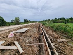 Tiga Jalan Rusak di Desa Beloro Dibetonisasi