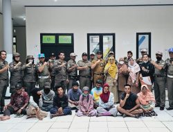 Satpol PP dan Dinsos Kutim Razia Gelandangan di Kecamatan Sangatta Utara