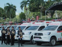 Bupati Kutim Serahkan 6 Unit Mobil Ambulans Demi Tingkatkan Pelayanan Kesehatan di Kecamatan