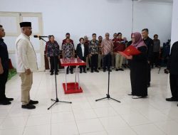 Bupati Edi Damansyah Lantik Tiga Orang Dewan Pengawas Radio Pemkab Kukar