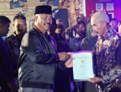 Bupati Kukar Edi Damansyah Serahkan Secara Simbolis Sertifikat Program PTSL di Kelurahan Maluhu
