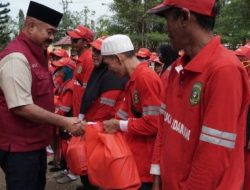 DLHK Kukar Kini Naungi Ratusan Petugas Kebersihan