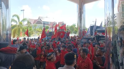 Buruh di Kutim Gelar Aksi Unjuk Rasa di Gedung DPRD Kutim: Tuntut Penolakan Omnibus Law dan Minta Perhatian Pemerintah Daerah