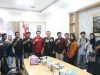 HUT Bhayangkara ke-79, AJKT Berikan Kue Spesial untuk Kapolres Kutim
