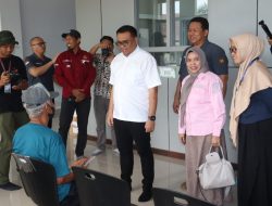 Tinjau Puskesmas Kembang Janggut, Bupati Kukar Pastikan Layanan Berbasis KTP dan Program MTB Berjalan Optimal