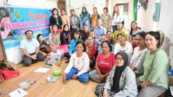 PT KPC Latih Ibu-Ibu Kelompok Tiga Tawai Rindang Benua Kembangkan Kerajinan Manik Bernilai Ekonomis