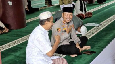 Kapolres Kutim Shalat Dzuhur Berjamaah di Masjid Al-Furqon, Pererat Kedekatan dengan Masyarakat