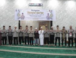 Polres Kutim Gelar Peringatan Nuzulul Qur’an di Masjid Al Amin, Kapolres Ajak Personel Jadikan Al-Qur’an Pedoman Tugas