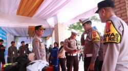 Pastikan Personel Siaga, Kapolres Kutim Pantau Arus Mudik dari Pos Terpadu dan Command Center