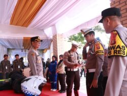 Pastikan Personel Siaga, Kapolres Kutim Pantau Arus Mudik dari Pos Terpadu dan Command Center