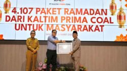 KPC Serahkan 4.107 Paket Sembako Ramadhan untuk Warga Kutim dalam Program Kutim Berzakat