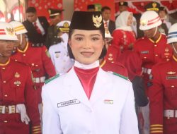 Bangganya Harnawati Bawa Baki Bendera Merah Putih di Hadapan Bupati Kutim