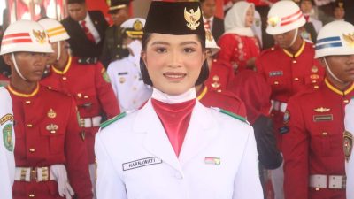 Bangganya Harnawati Bawa Baki Bendera Merah Putih di Hadapan Bupati Kutim